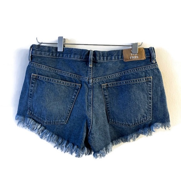 We The Free Denim Shorts Size 27 - Picture 2 of 3